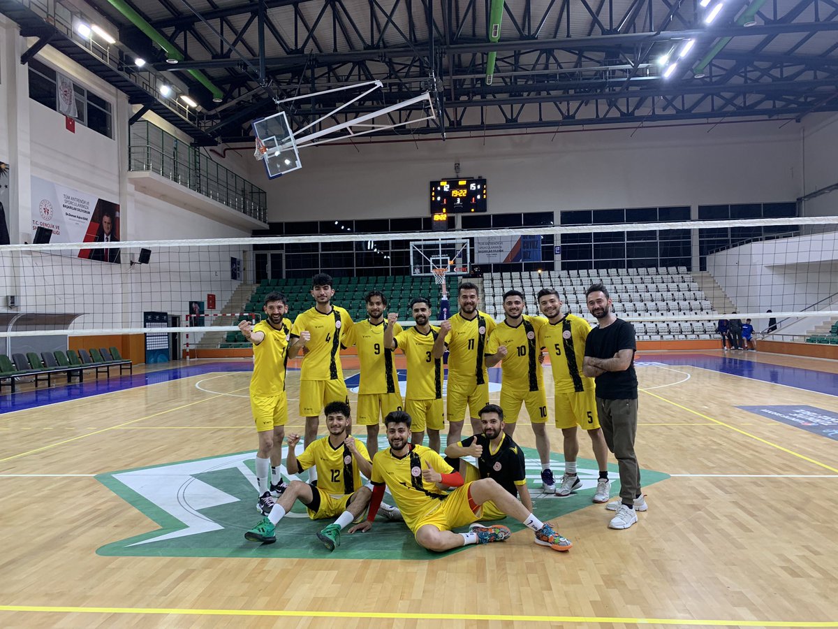 IgdirKYGM's tweet photo. #KYGMSporOyunları kapsamında KYGM Voleybol Bölge Turnuvası
Öğrenci sporcuların yoğun katılımıyla devam ediyor ✅

3. Gün maçlarının kazanan illeri 
✔️@ErzurumKYGM 
✔️@AgriKYGM 
✔️@BingolKYGM 
✔️@BayburtKYGM 
✔️@MusKYGM https://t.co/RpEpVyWFeG