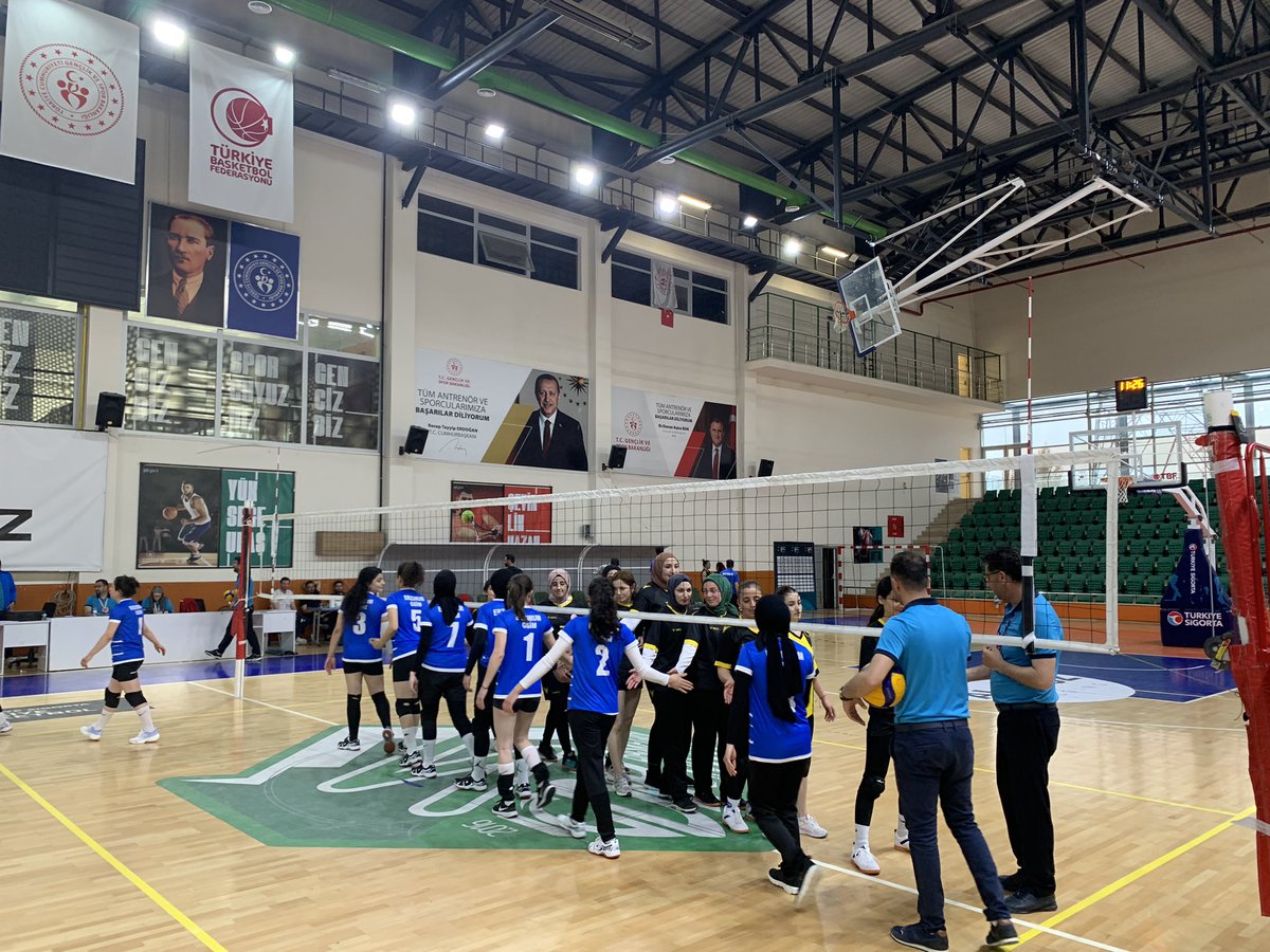 IgdirKYGM's tweet photo. #KYGMSporOyunları kapsamında KYGM Voleybol Bölge Turnuvası
Öğrenci sporcuların yoğun katılımıyla devam ediyor ✅

3. Gün maçlarının kazanan illeri 
✔️@ErzurumKYGM 
✔️@AgriKYGM 
✔️@BingolKYGM 
✔️@BayburtKYGM 
✔️@MusKYGM https://t.co/RpEpVyWFeG