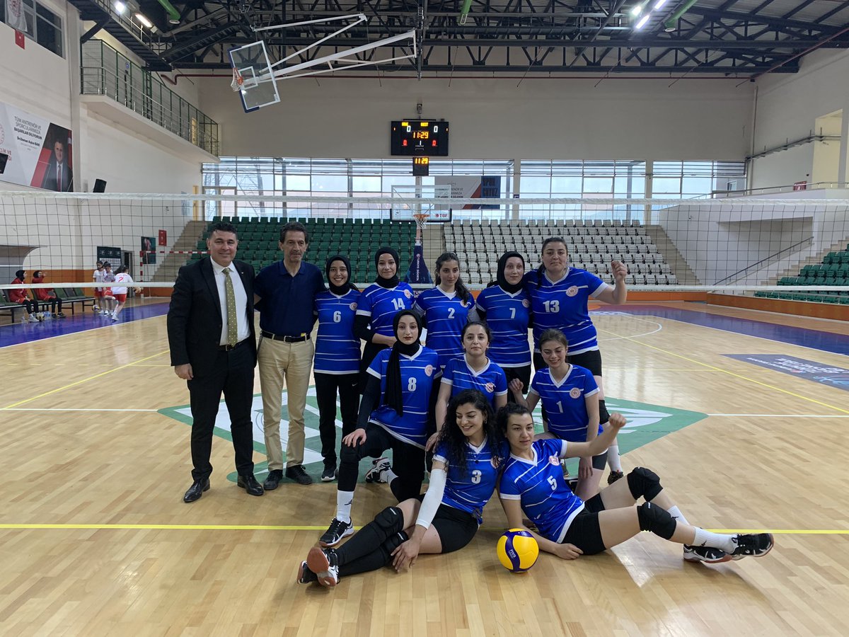 IgdirKYGM's tweet photo. #KYGMSporOyunları kapsamında KYGM Voleybol Bölge Turnuvası
Öğrenci sporcuların yoğun katılımıyla devam ediyor ✅

3. Gün maçlarının kazanan illeri 
✔️@ErzurumKYGM 
✔️@AgriKYGM 
✔️@BingolKYGM 
✔️@BayburtKYGM 
✔️@MusKYGM https://t.co/RpEpVyWFeG