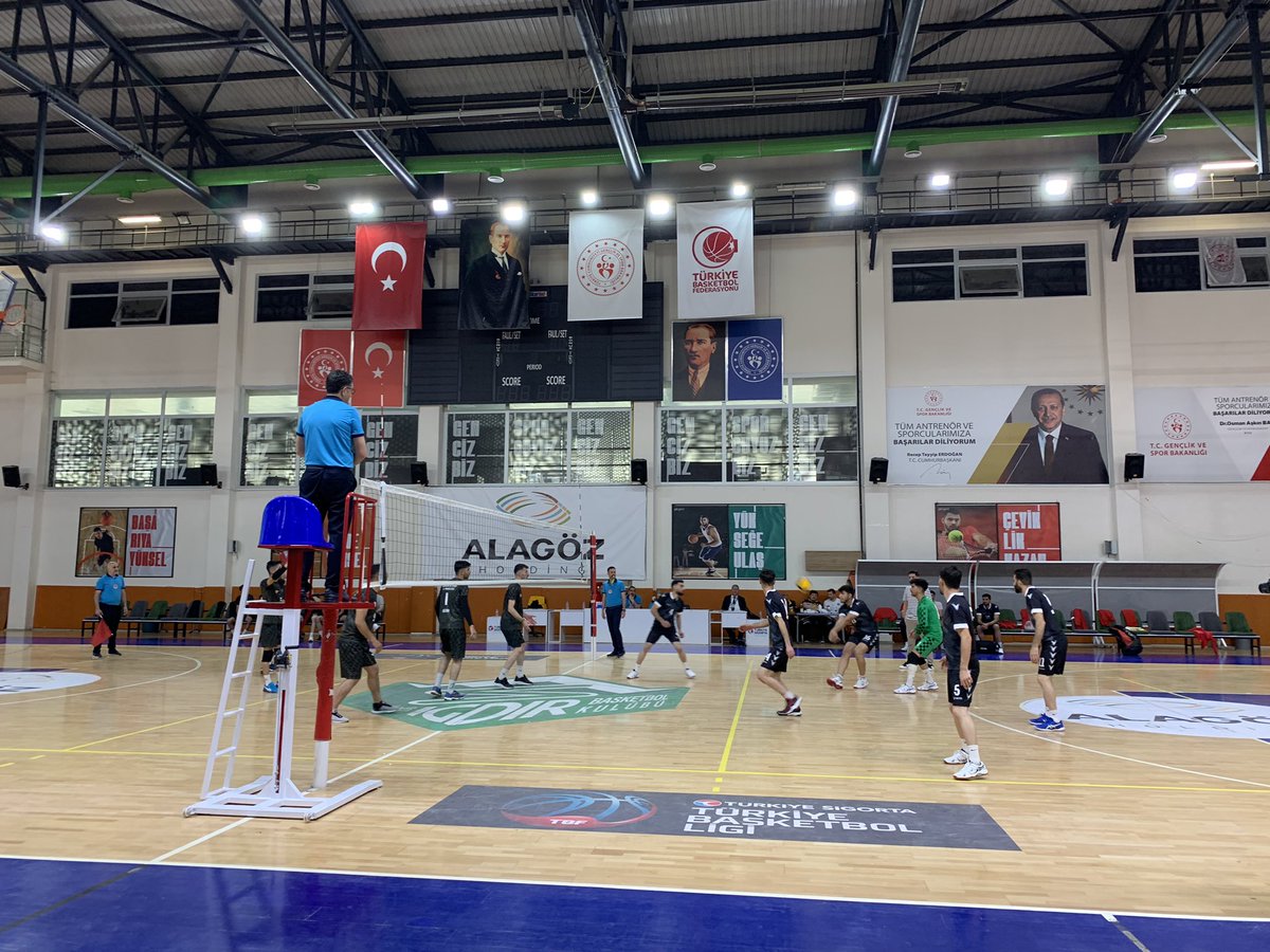 IgdirKYGM's tweet photo. #KYGMSporOyunları kapsamında KYGM Voleybol Bölge Turnuvası
Öğrenci sporcuların yoğun katılımıyla devam ediyor ✅

3. Gün maçlarının kazanan illeri 
✔️@ErzurumKYGM 
✔️@AgriKYGM 
✔️@BingolKYGM 
✔️@BayburtKYGM 
✔️@MusKYGM https://t.co/RpEpVyWFeG