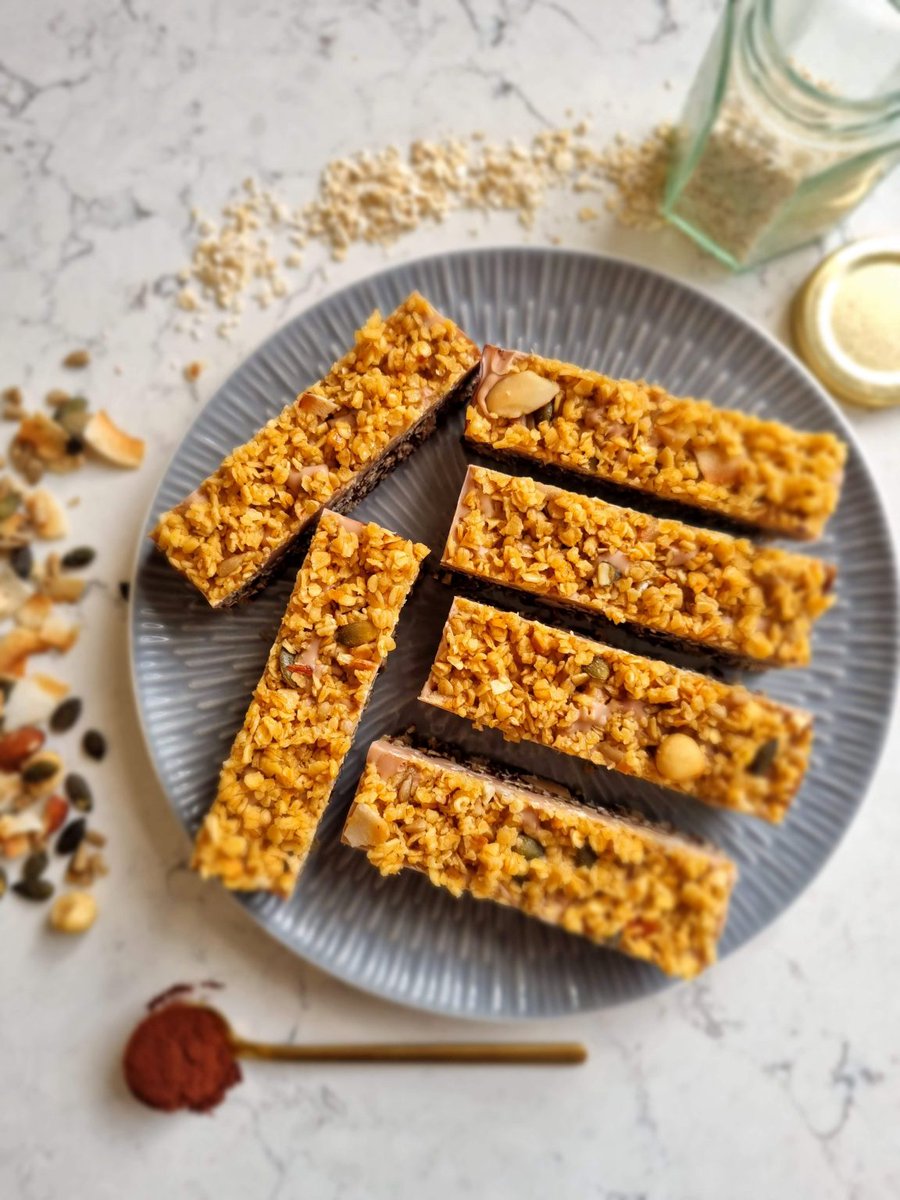 SpamellaB's tweet photo. LAYERED CHOCOLATE FLAPJACK BARS 🍫🍫🍫 With delicious layers of a chocolate oat flapjack, a peanut butter / Biscoff creamy layer and topped with crunchy nuts, seeds and granola, these are sure to be a hit with all the family 😋
https://t.co/yyCuHzOS9l https://t.co/OzF78H8M1Q
