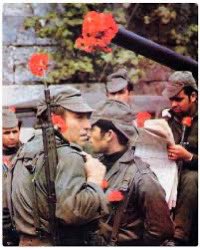 E il #25aprile 2024 su festeggia anche un’altra Liberazione, in #Portogallo 50 anni fa militari stanchi ma pieni di speranza dettero l’avvio al segnale di una magnifica canzone, GrandolaVillaMorena a una rivoluzione senza sangue, rossa come i garofani. youtu.be/gaLWqy4e7ls?si…