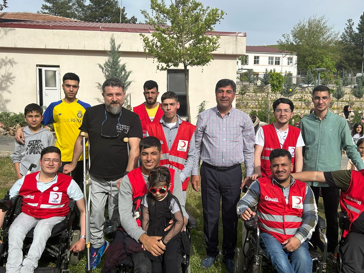 KizilayEngelsiz's tweet photo. 📍 SİİRT KIZILAY ENGELSİZ

Sen de @gonulluolorg , engelsiz hikayemize katıl… 🌙 https://t.co/rtxxvzl4bA