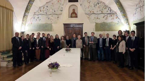 Visita del sindaco di Sassoferrato e delegazione culturale al Reale Collegio di Spagna di Bologna. viverefabriano.it/2024/04/04/il-…