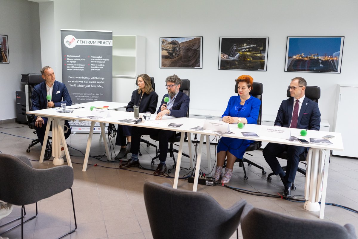 ZEPAKSA's tweet photo. 🤔Jak pomóc pracownikom w aktywizacji zawodowej? 

💡📣Firma Jobs First otworzyła Centrum Pracy w Koninie, które wesprze górników i energetyków w poszukiwaniu zatrudnienia.

Więcej informacji: https://t.co/wPSrAw9lKB

#FunduszeUE #FunduszeEuropejskie https://t.co/zq31Fugpk3