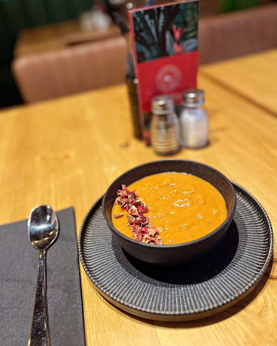 We’ve got a tasty red until, chickpea and chilli soup on today, folks! Vegan, gluten free and downright delicious. Eat in or takeaway! 😋 #homemadesoup #healthy #pomegranate #pomegranateoldhallst #pomegranateliverpool
