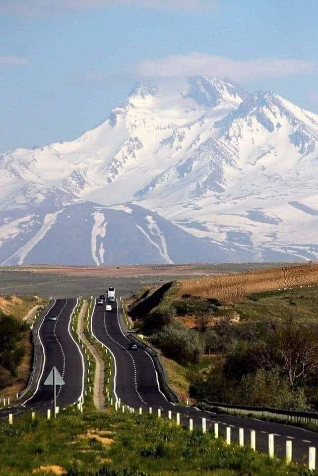 Kayseri Erciyes Dağı.

Muhteşem güzellikte.

#faiz Merkez Bankası Özgür Özel Ferdi Tayfur Devlet Bahçeli Kemal Kılıçdaroğlu #KoruyucuGiyim