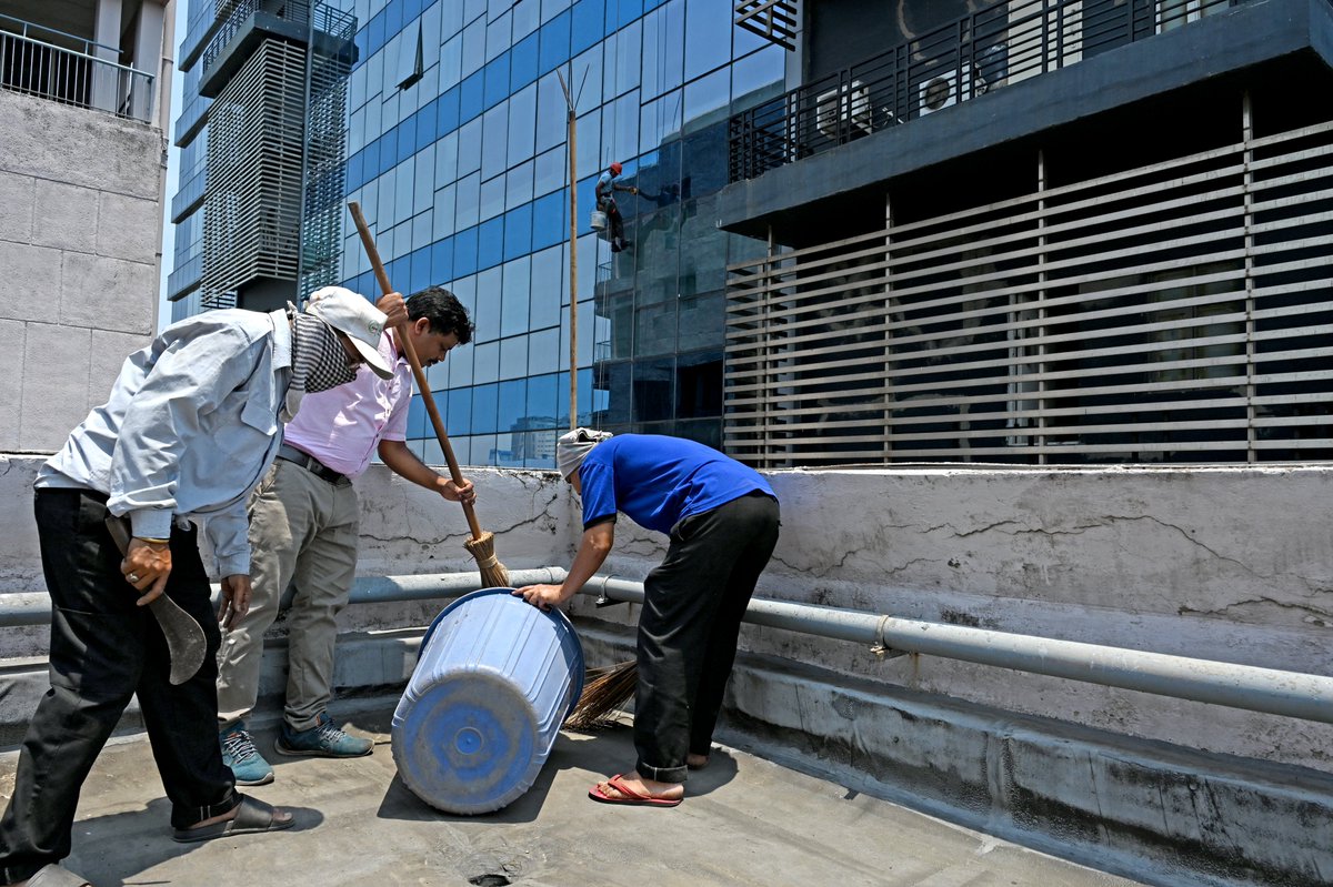Glimpses of the #SpecialCleaningDrive, held at the Canteen Rooftop of Central Research & Training Laboratory (CRTL), a unit of @ncsmgoi, @MinOfCultureGoI, as a part of ongoing #SwachhataPakhwada, on April 24, 2024. #SwachhBharat #SwachhataHiSeva