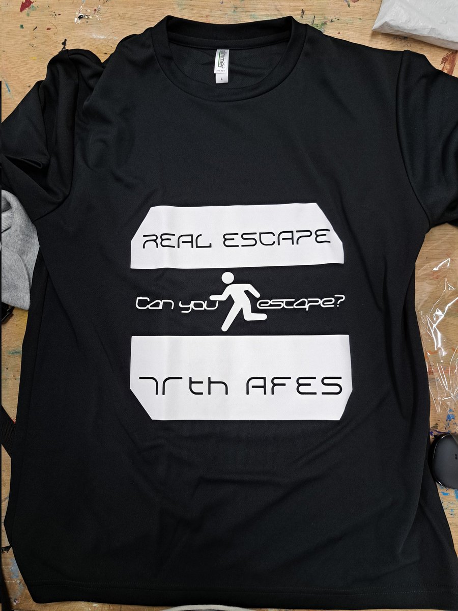 azbescape's tweet photo. 遂にTシャツ届きました！
デザインはこのようになっています https://t.co/NfgVMsit2W