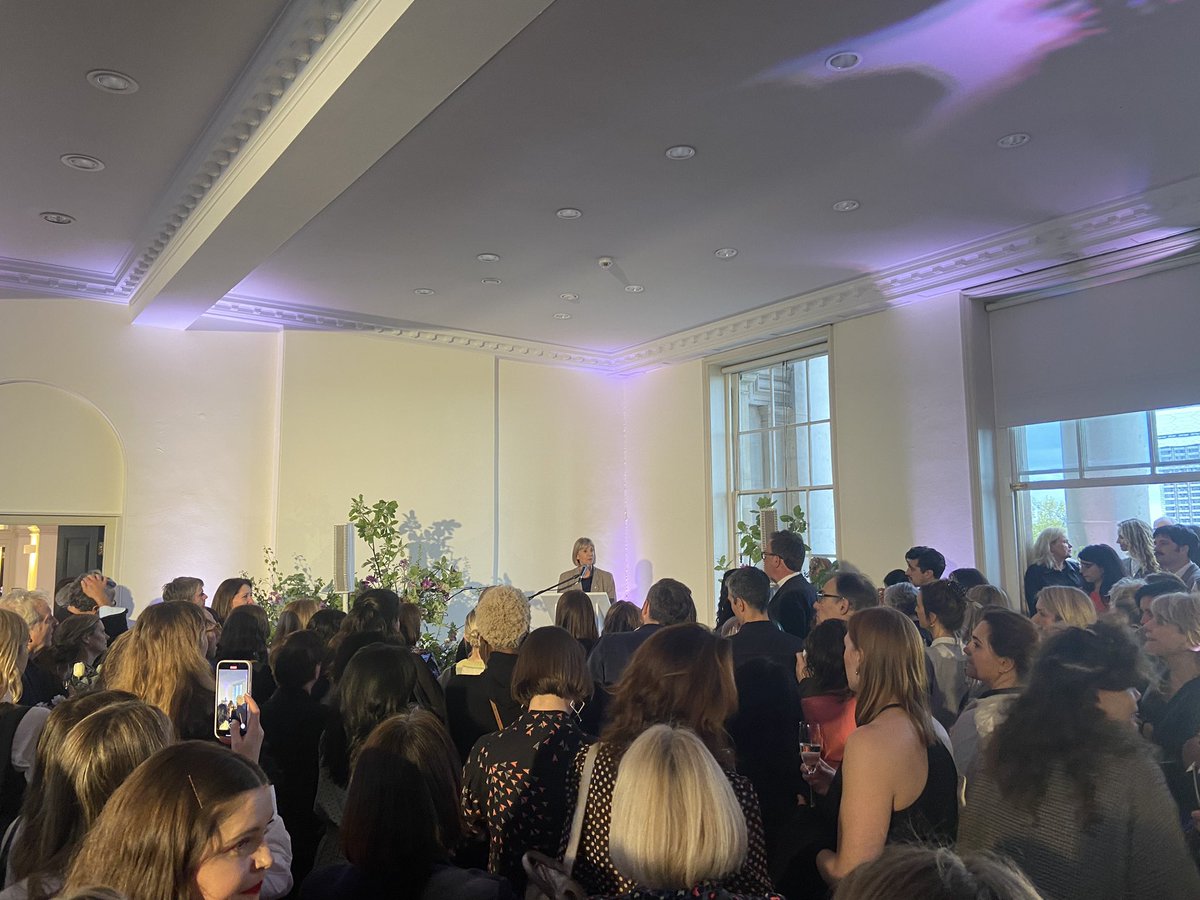 What an amazing evening we had at the celebration of the @WomensPrize for fiction. An inspiring event, honouring great literature and a superb shortlist. Great speeches from @katemosse & Monica Ali, and lovely to catch up with @EffieBlack77 @pamwillwrite and @SavidgeReads