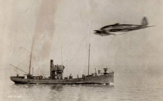 #OTD 1944 a flotilla of Motor Minesweepers (MMS) comes under enemy air attack off Harwich. They are bombed and machine gunned but suffer no casualties. Pic is from an attack on a M/S trawler earlier in the war #Sweepers80