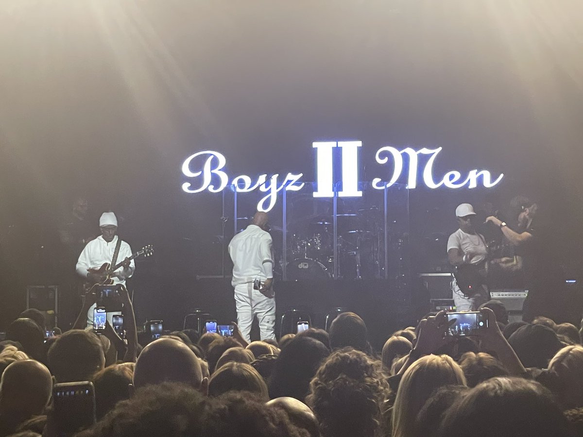 RussellRead's tweet photo. What a fantastic night with @BoyzIIMen 
Totally amazing as always ❤️ https://t.co/hOMUQb6YTm