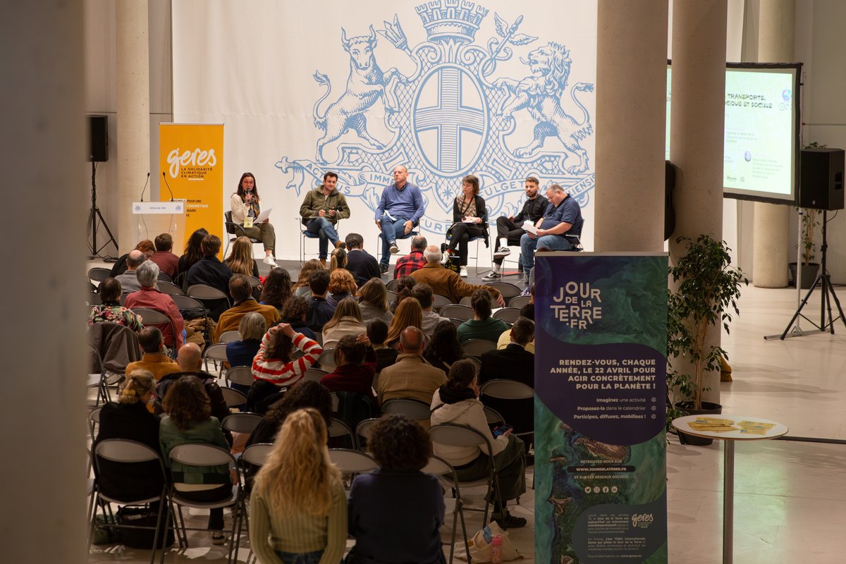 [#événement] Retour en images sur notre #conférence 'Qui veut encore payer les transports en commun?'🚎 organisée à l’occasion du Jour de la Terre 🌍 Merci à ✨ toutses les participant·es ✨ pour leur #engagement, leur contribution et leur présence !