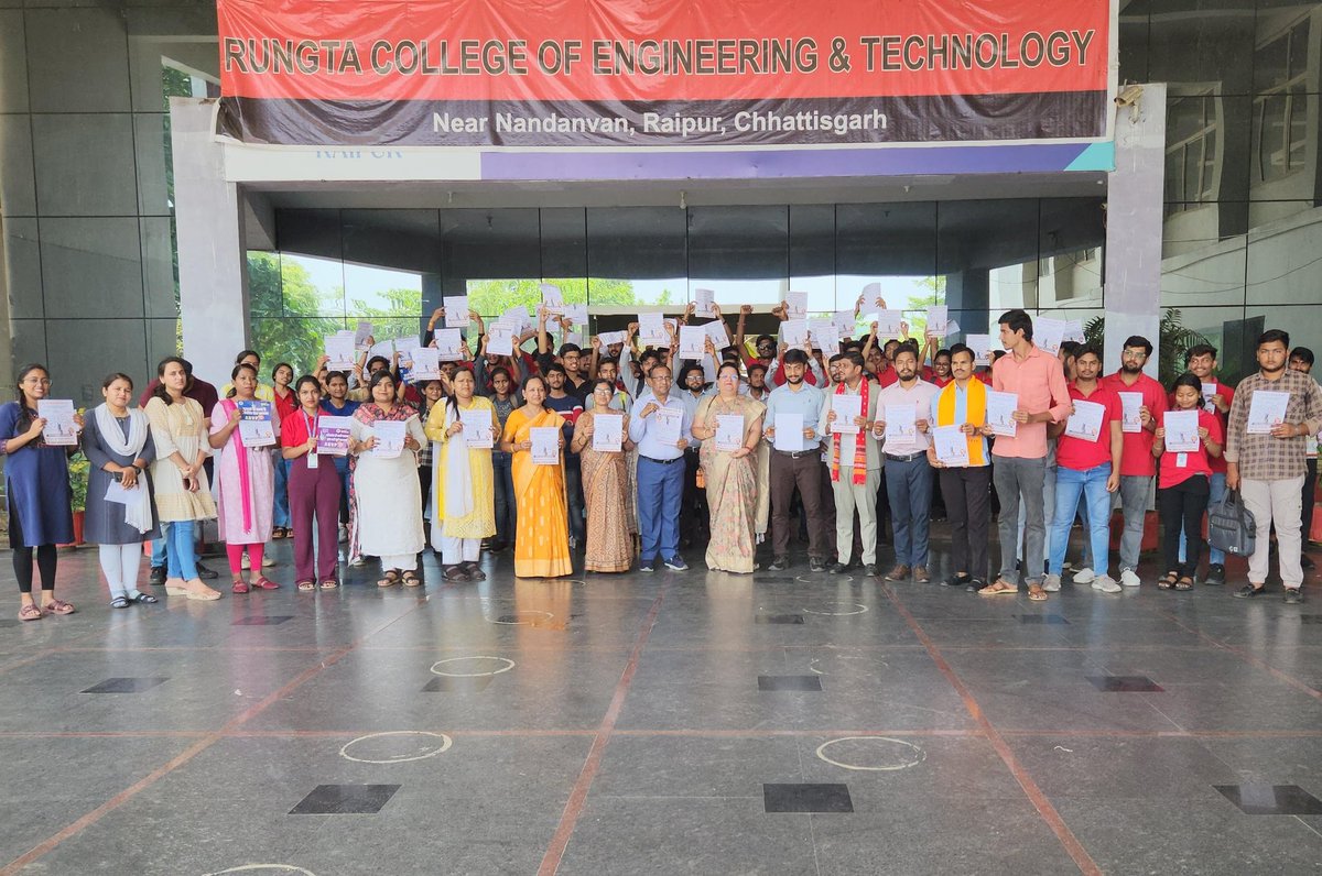 Glimpses of Voter awareness campaign from Raipur, Chhattisgarh!

ABVP karyakartas are on the ground, igniting a passion for democracy among students. Let's together fuel the flame of development through our votes. 🗳️ 

#NationFirstVotingMust #ABVP