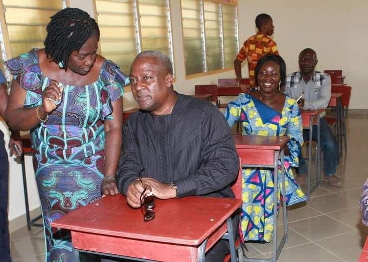 In February 2016, Prez Mahama inaugurated the Kwaobaah Nyanoah Community Day School in the Upper West Akyem District of the Eastern Region.
#Together4Change2024
#Mahama24hourEconomy
#LetsBuildGhanaTogether