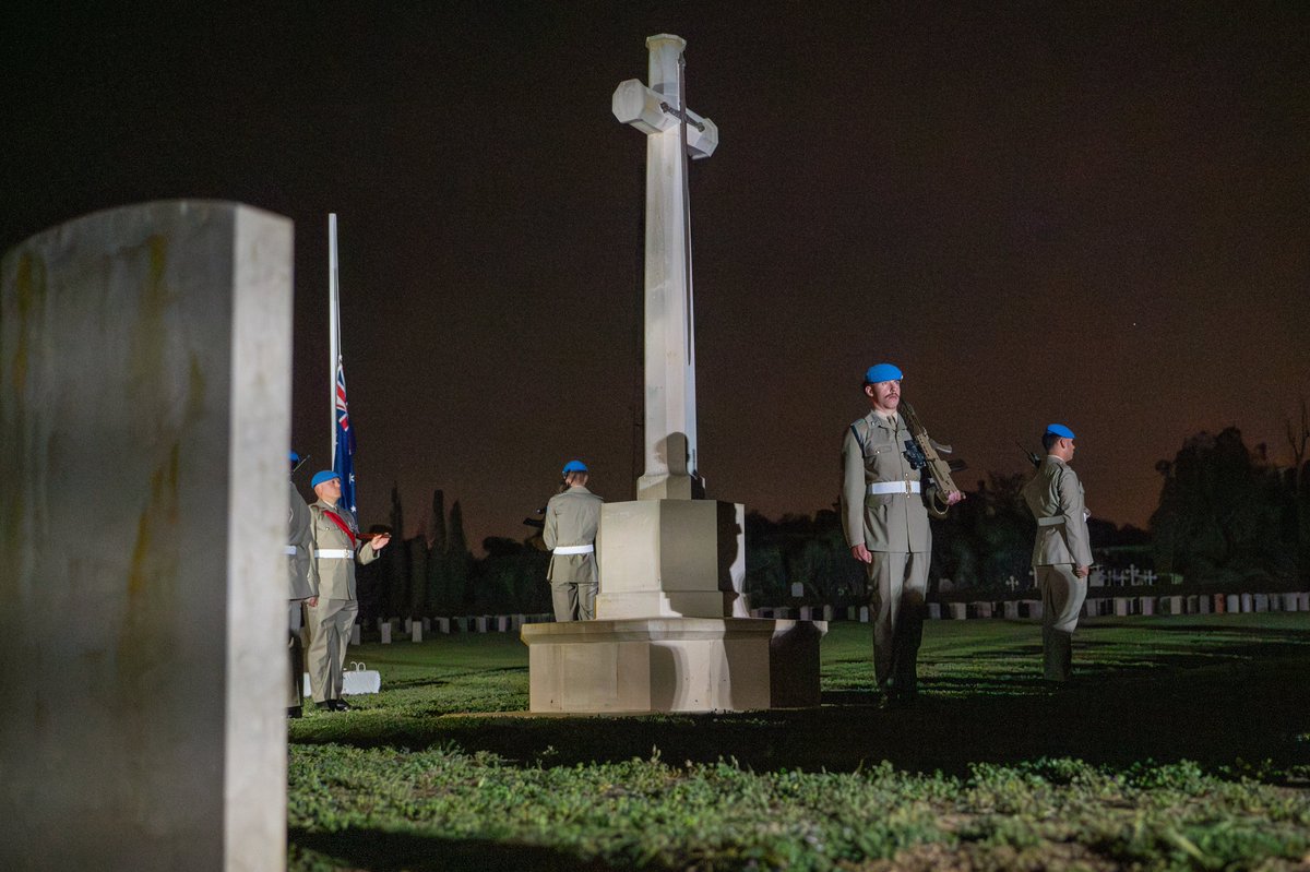 1/3 This morning, a commemorative dawn service to mark #AnzacDay was held inside Wayne's Keep Cemetery in the @UN #bufferzone in Nicosia.