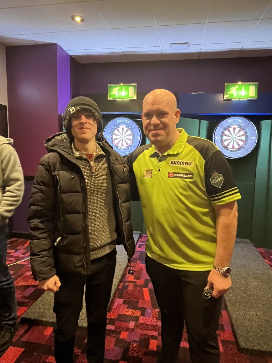 Happy birthday to our friend <a href="/MvG180/">Michael Van Gerwen</a>