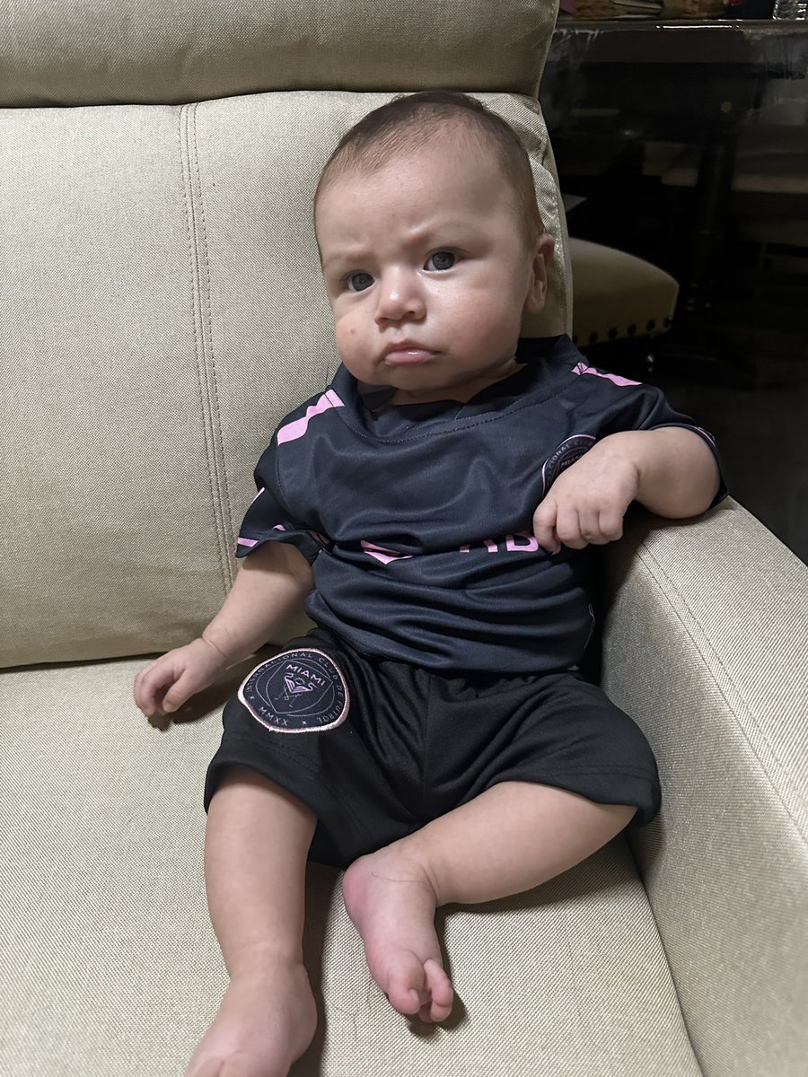 yogurlalee's tweet photo. I blinked and 3 months went by 🥹🥹 I LOVEEEE being your mama❤️ happy 3 months my little lover boy💚🦖🥰 https://t.co/qNKKnOyW5M