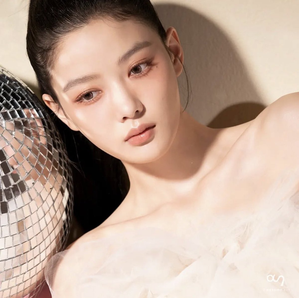 kim yoojung with allure 🩷