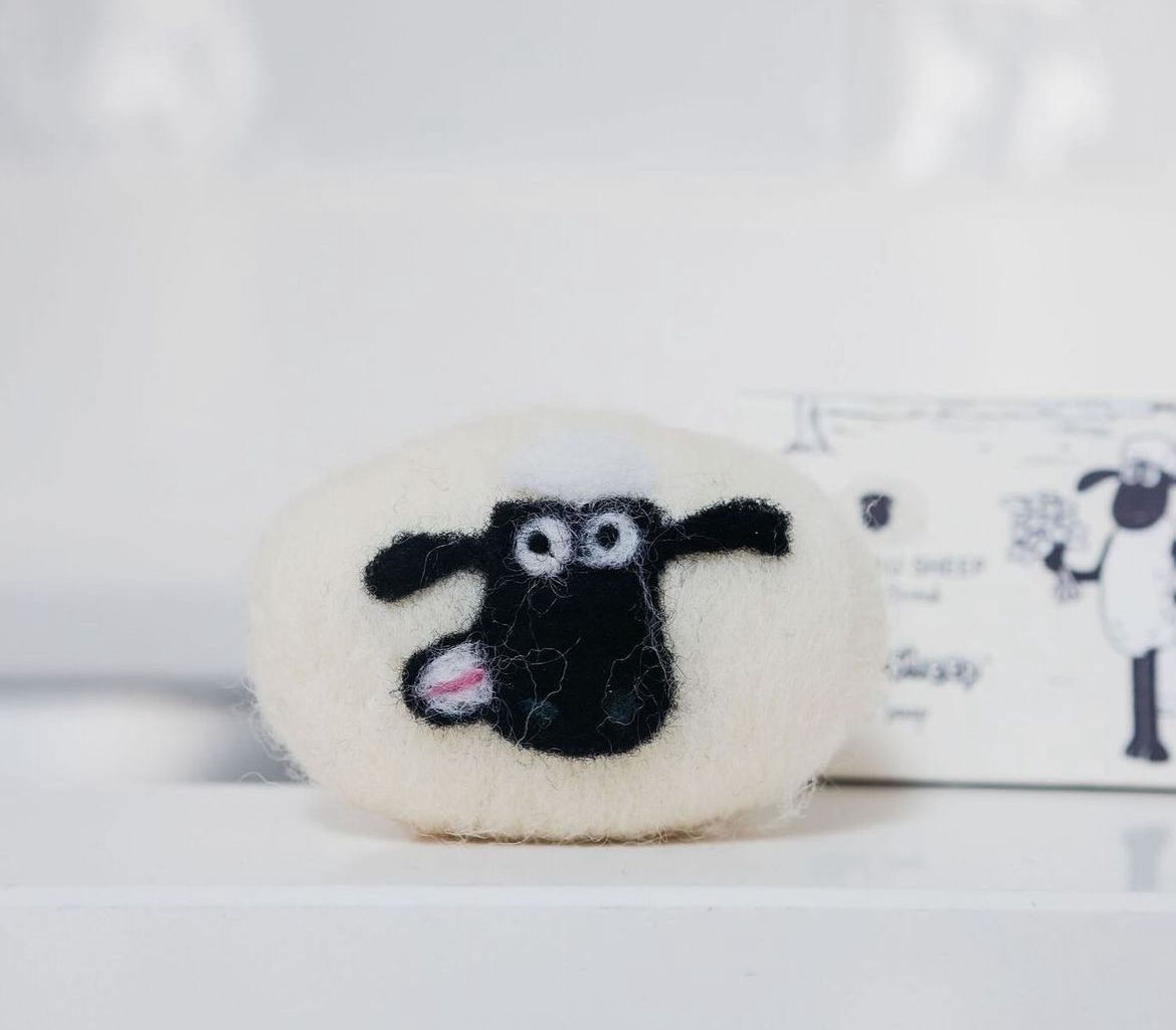 Congratulations to @Beau_Sheep on her collaboration with @shaunthesheep, creating bespoke Shaun dryer balls & felted soaps Sarah is a previous Awards winner of the Innovation in Wool Awards. Do you have a new wool innovation? Apply via the link here buff.ly/3uTaXYS