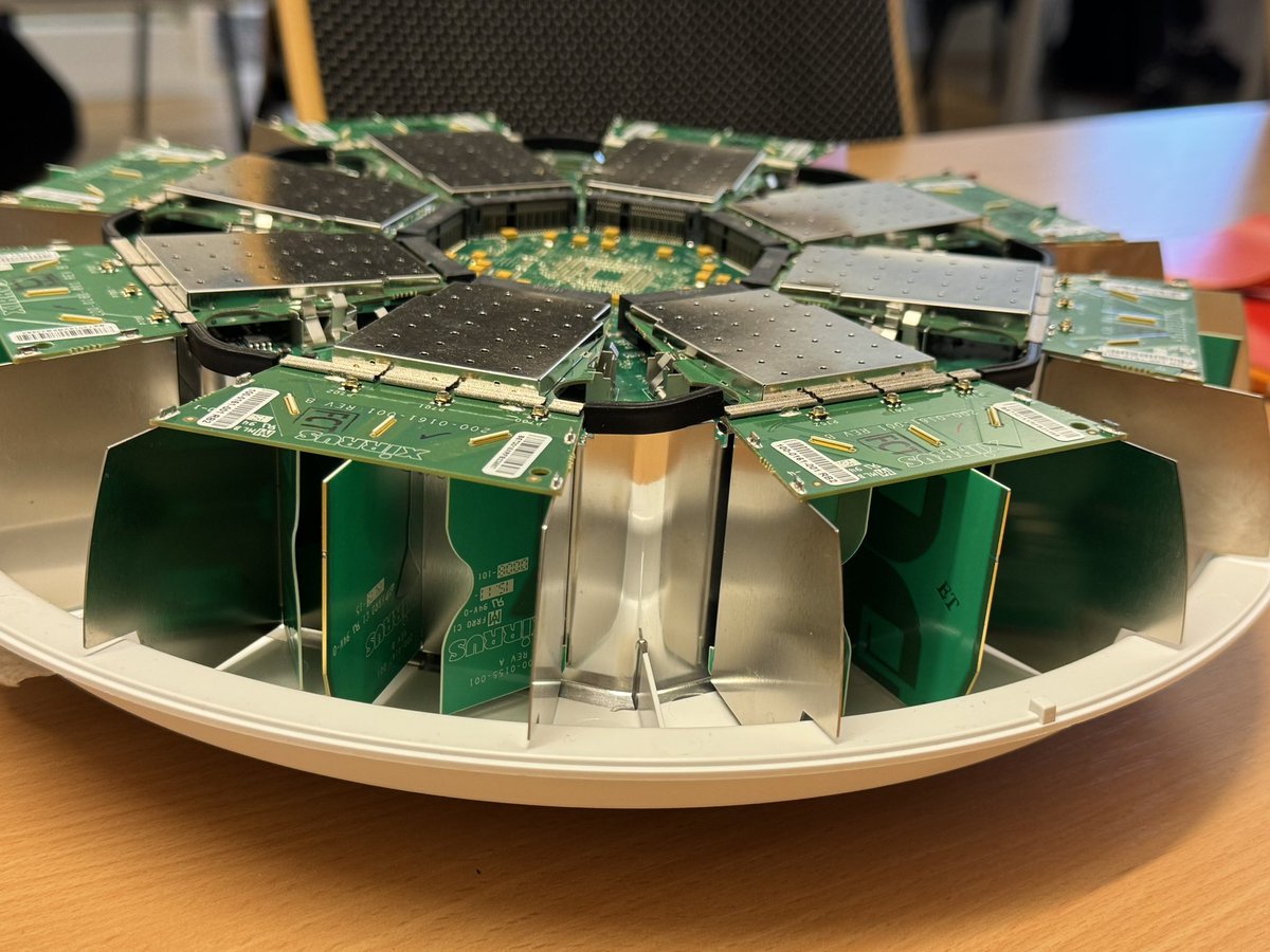 hansvanballaer's tweet photo. Great gear to talk about antenna design during @Ekahau #ECSE Design course hosted by #Nowire https://t.co/q93EIs4bQ9