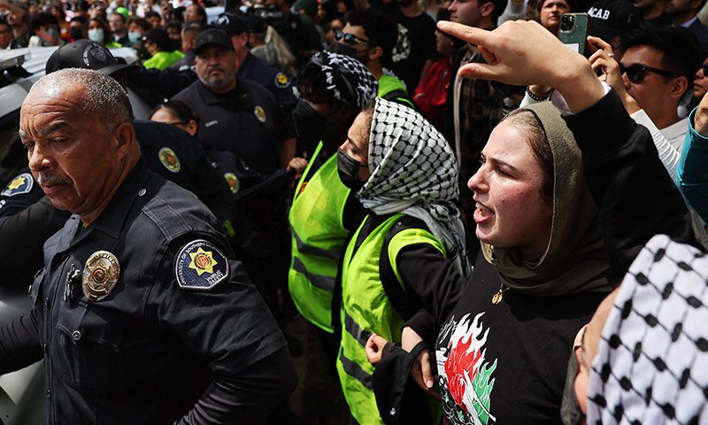 Los Angeles police arrest 94 at University of Southern California protest against Israeli onslaught on Gaza

Follow our Gaza coverage here: dawn.com/live/gaza-inva…