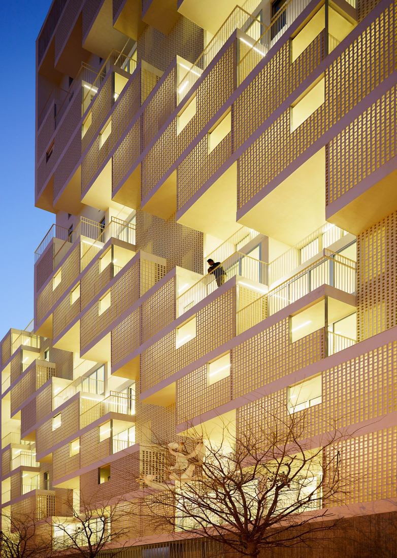 85 social housing apartments in Madrid by Llps arquitectos

Materiality gives a strong sense of quality