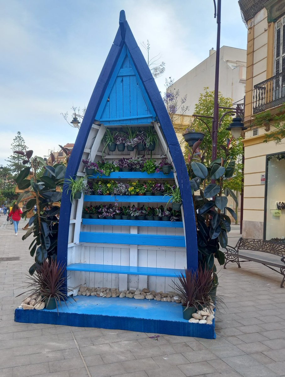 Talher_'s tweet photo. El objetivo de "Melilla en flor" es invitar a la ciudadanía y al turismo a descubrir los rincones de la ciudad bajo una perspectiva inédita, creativa y lúdica,con la llegada de la primavera. Este año duplicamos los espacios y exornos florales, especialmente en el centro peatonal. https://t.co/6oF8Y4hcpz