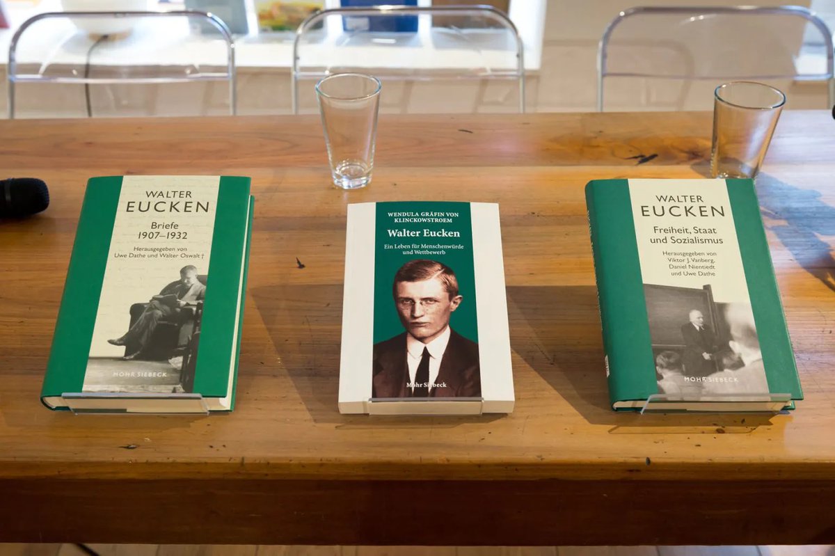 It was a pleasure to present the first volumes of the Collected Works of Walter Eucken at the traditional Wetzstein bookstore in Freiburg earlier this week - with @Lars_Feld eucken.de/veranstaltung/… /cc @EuckenInstitut
