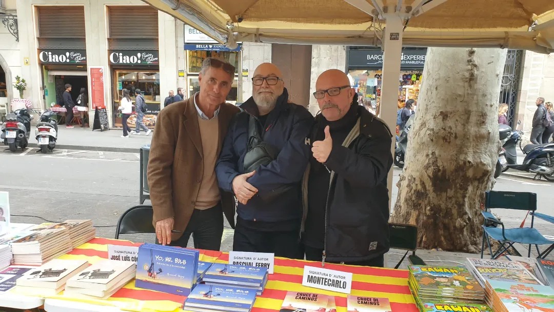 Imastranger's tweet photo. Sospechosos habituales en el día de #SantJordi.  Con #JoseLuisCordoba y @PasqualFerry Risas e Inteligencia a raudales! https://t.co/WcrZzhUhsF