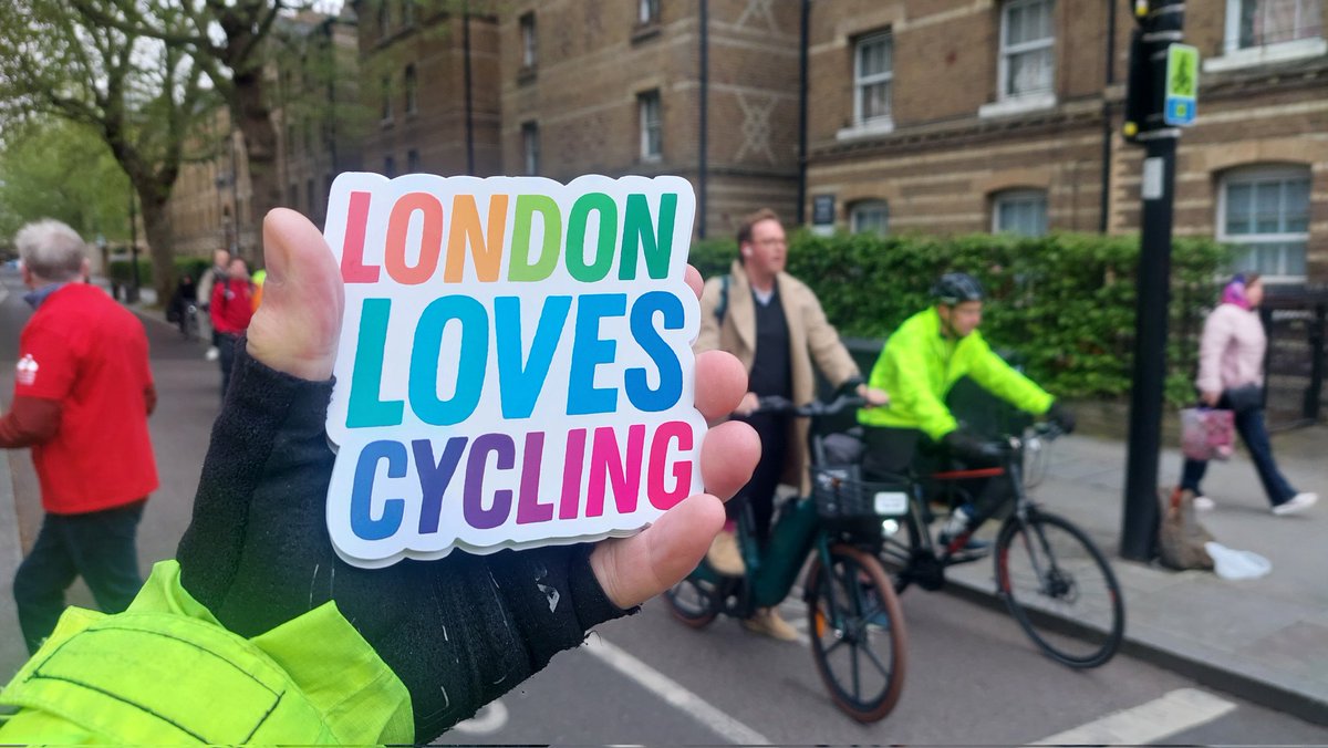 Flyering for #LondonLovesCycling on Cycleway 6 this morning. Lots of supportive cyclists enjoying the good infrastructure.