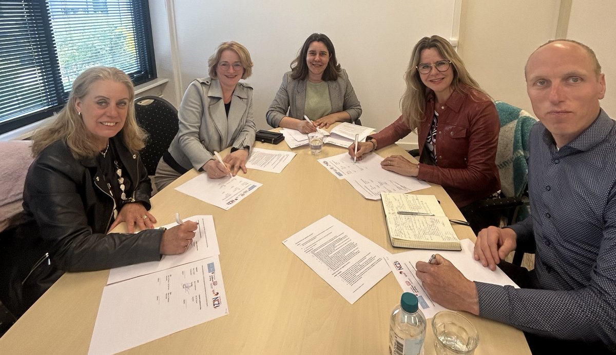 Nieuwe mijlpaal in de zorgsector! 🎉Samen met <a href="/Zorgboeren/">Zorgboeren</a>, <a href="/VerenigingSPOT/">Vereniging SPOT</a> en NCZ bundelen we de krachten om een laagdrempelige Landelijke Commissie van Vertrouwenslieden te realiseren voor kleine zorgaanbieders en hun cliëntenraden. bvkz.nl/nieuws/bvkz-st…
