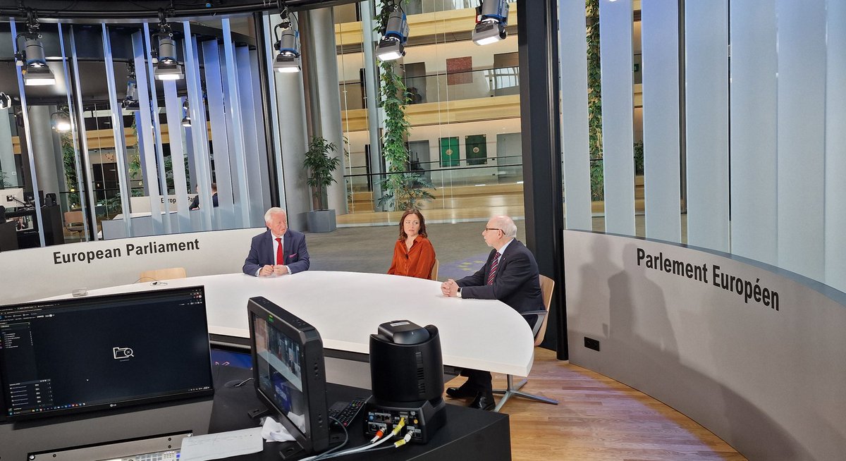 Bogusław Liberadzki (@bliberadzki) on Twitter photo Podsumowanie kadencji Parlamentu Europejskiego u red. <a href="/DorotaBawolek/">Dorota Bawolek</a> dla <a href="/onetpl/">Onet</a>. Zgadzamy się z <a href="/J_Lewandowski/">Janusz Lewandowski</a>, że to były bardzo pracowite lata. Na bieżąco reagowaliśmy na wszystkie wyzwania, które stawiała nie tylko Europa, ale i świat.
#ParlamentEuropejski Podsumowanie kadencji Parlamentu Europejskiego u red. <a href="/DorotaBawolek/">Dorota Bawolek</a> dla <a href="/onetpl/">Onet</a>. Zgadzamy się z <a href="/J_Lewandowski/">Janusz Lewandowski</a>, że to były bardzo pracowite lata. Na bieżąco reagowaliśmy na wszystkie wyzwania, które stawiała nie tylko Europa, ale i świat.
#ParlamentEuropejski
