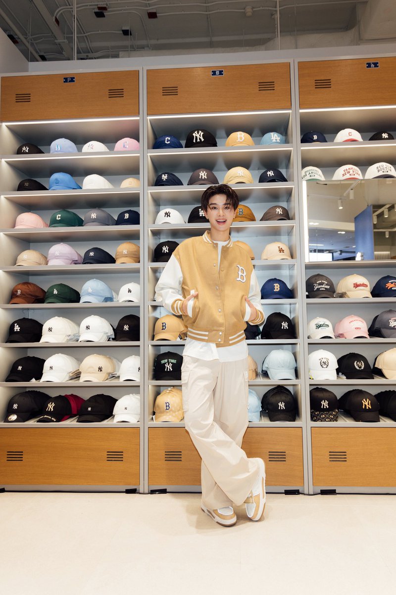 Blackcatupdate's tweet photo. “ไทย ชญานนท์” ในงานเปิดตัว MLB K-Concept ที่แรกในไทย! ที่ Siam Square One ชั้น 2✨
#MLBSQ1withBUS
#THAIchayanon
#BUSbecauseofyouishine
#MLBcrewth
#MLBNewStoreOpening
#MLBSiamSquareOne https://t.co/5Ksr6Q6aGl