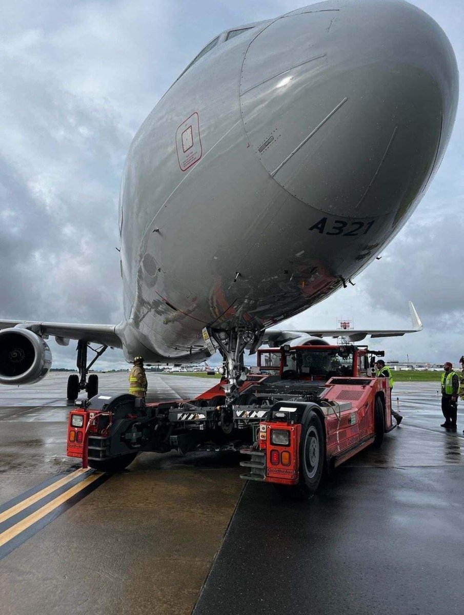 American Airlines A321 damaged following a ground incident at Charlotte Douglas Airport. It's reported that the tug lost control during pushback and hit the fuselage. 📷 goodbadugly_ap