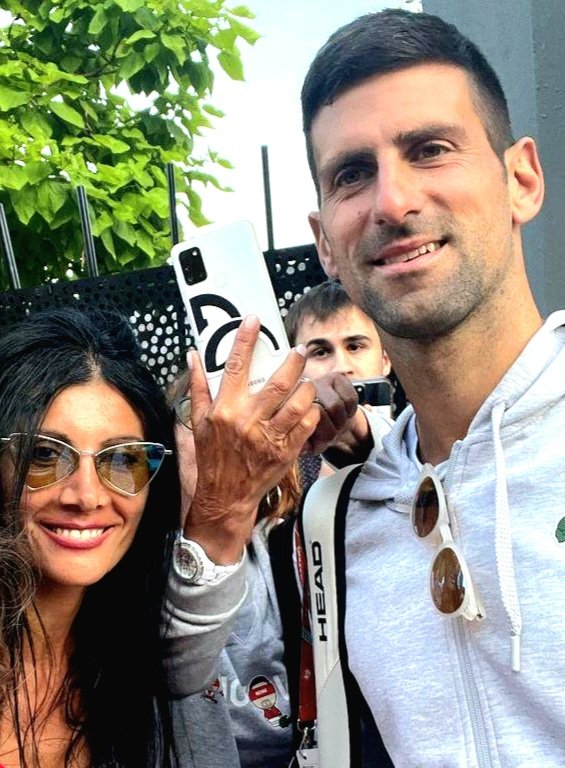 LauMes77's tweet image. Joinin #Nolefamday full of gratitude,pride &amp;amp; ❤️ Only a special human being lk @DjokerNole cld inspire a community where u will alwys find sm1 willing 2 help u. Dunno a better feeling than when he gives us his amazing 🙂 recognizin us. TY Nole &amp;amp; 2 any of u who showed me kindness🥰