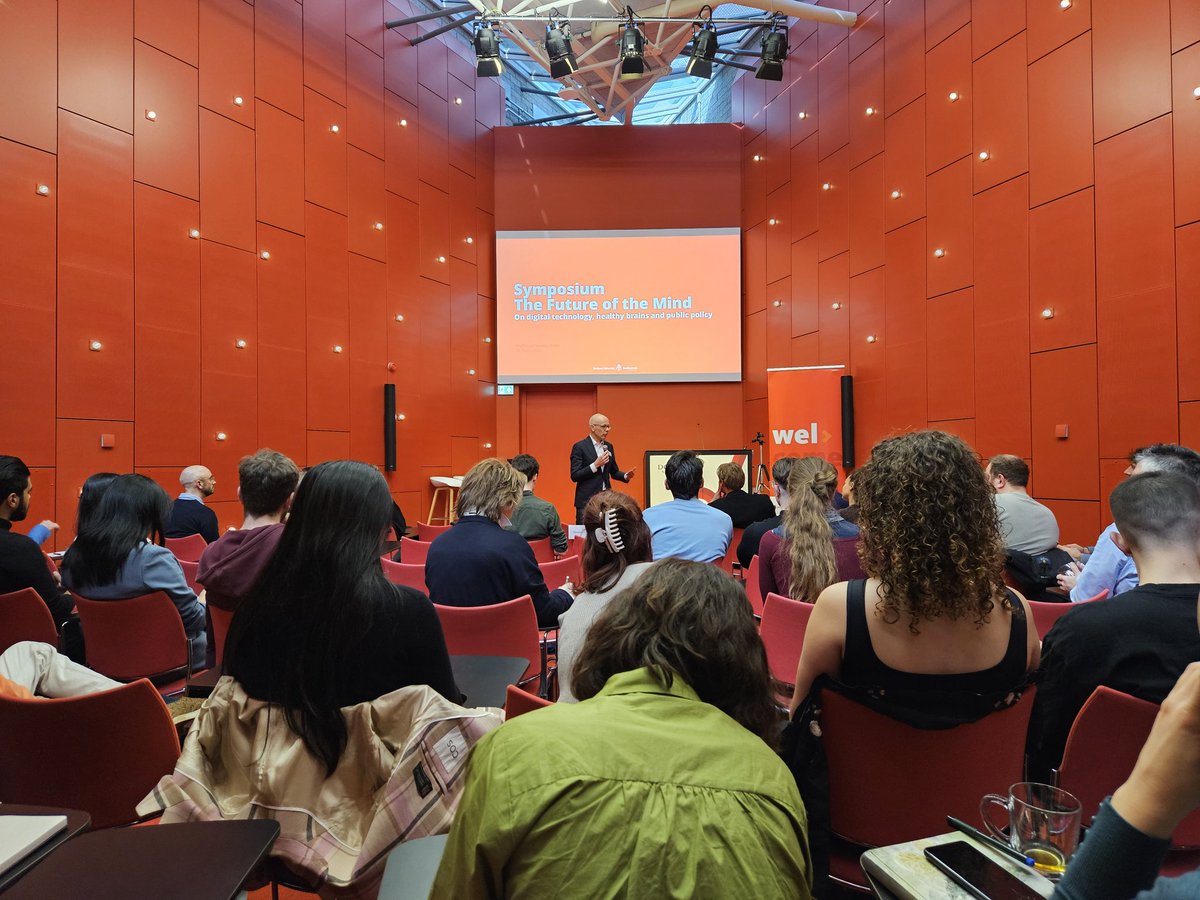 Symposium The Future of the Mind about the promises and risks of digital technology for a healthy brain, was kicked off by the President of the @Radboud_Uni Daniel Wigboldus. #BrainHealth #brain #cognition #behaviour #science