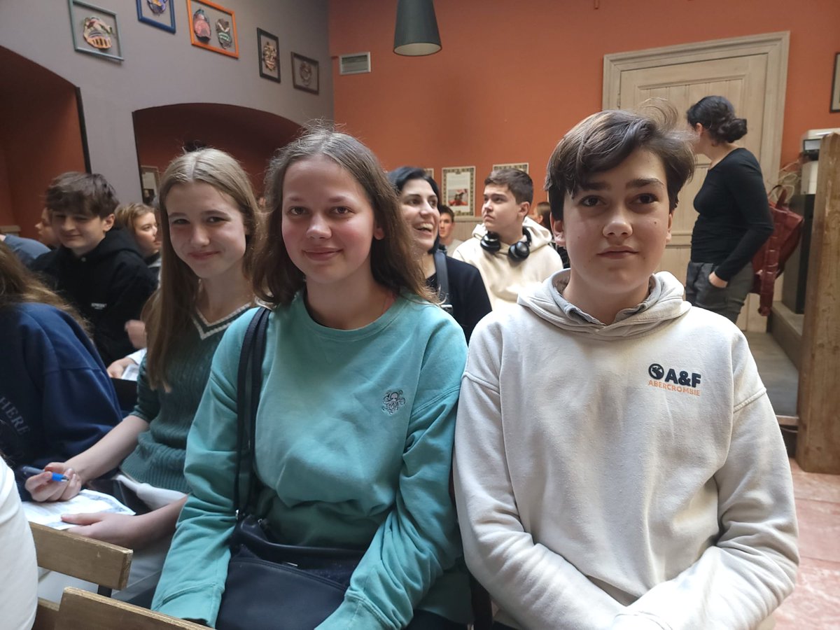 ✨ Studenti španělštiny z kvarty se díky agentuře Fiesta flamenca dozvěděli spoustu zajímavostí o jazycích a geografii Španělska, zažili hudbu, tanec a zpěv flamenca a ochutnali tradiční španělské tapas! 🇪🇸💃🌮 
#opengate #opengateschool #OG #gymnaziumopengate