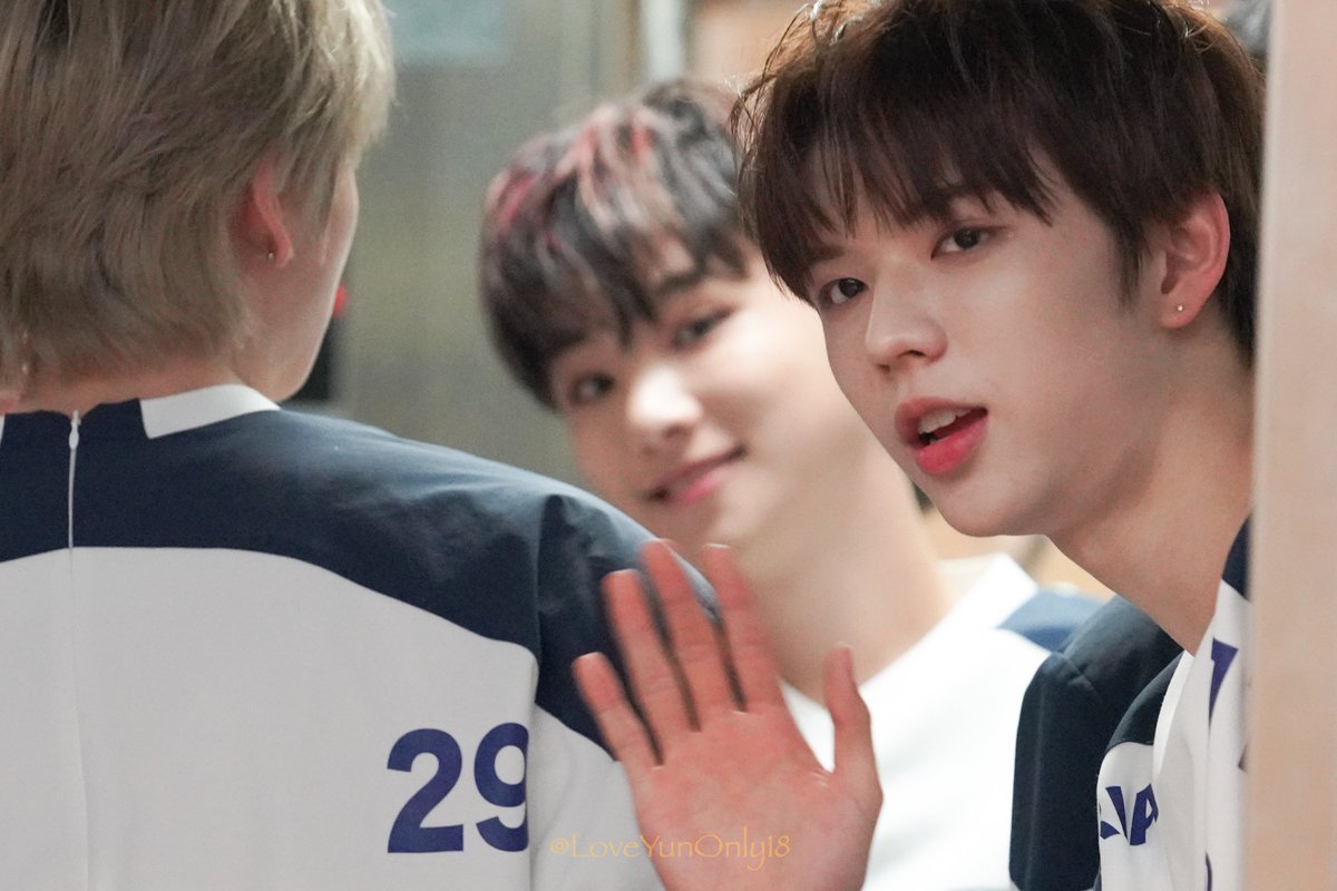 LoveYunOnly18's tweet photo. 240406
디어마이뮤즈 대면 팬사인회

빠빠이할때의 표정이 넘 사랑스러웡๐·°· ₍ᐢ ›_‹ ᐢ₎ ·°·๐♡♡
시윤아 미안해 핀트 안맞구ㅠㅠ 근데 진짜 귀엽니까 업할께욤

#앰퍼샌드원 #윤시윤 
#AMPERSANDONE #SIYUN
#Broken_Heart #ONE_HEARTED https://t.co/x89a7zScV5