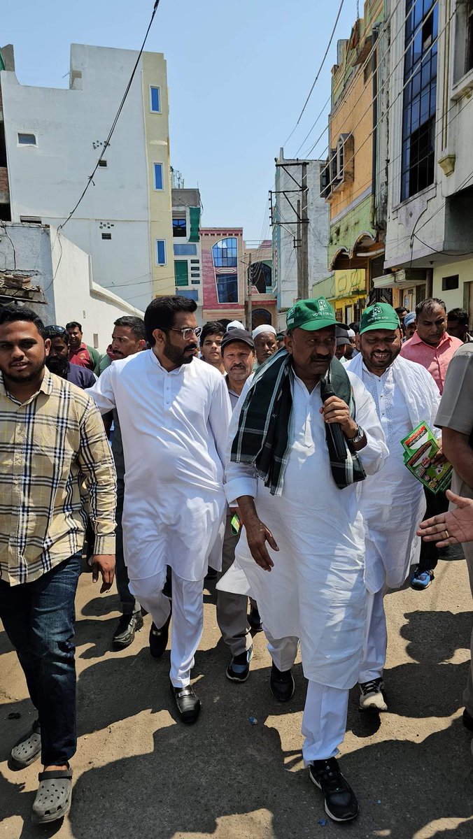 syedsulaiman92's tweet photo. On the instructions of #AIMIM Party President Barrister #AsaduddinOwaisi, AIMIM MLAs @MohdMubeen58 & @Md_MajidHussain today at early morning holds a Door to Door Election Campaign at Achi Reddy Nagar & surrounding areas under Nawab Sahab Kunta Division @ Bahadurpura Assembly Constituency under #Hyderabad Parliamentary Constituency.

#Owaisi
@asadowaisi
#VoteForKite
#VoteForAIMIM #LokSabhaElections2024