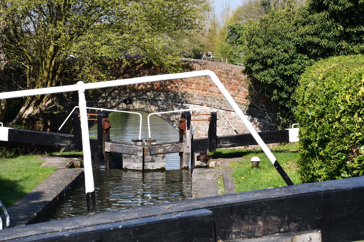 My photos from #April 2023

#CanalRiverTrust #GrandUnionCanal #Marsworth #AylesburyArm #Lock #Bridge #NarrowBoat #SwanNest #Reflections 

#Canals & #Waterways can provide #Peace & #calm for your own #Wellbeing #Lifesbetterbywater #KeepCanalsAlive