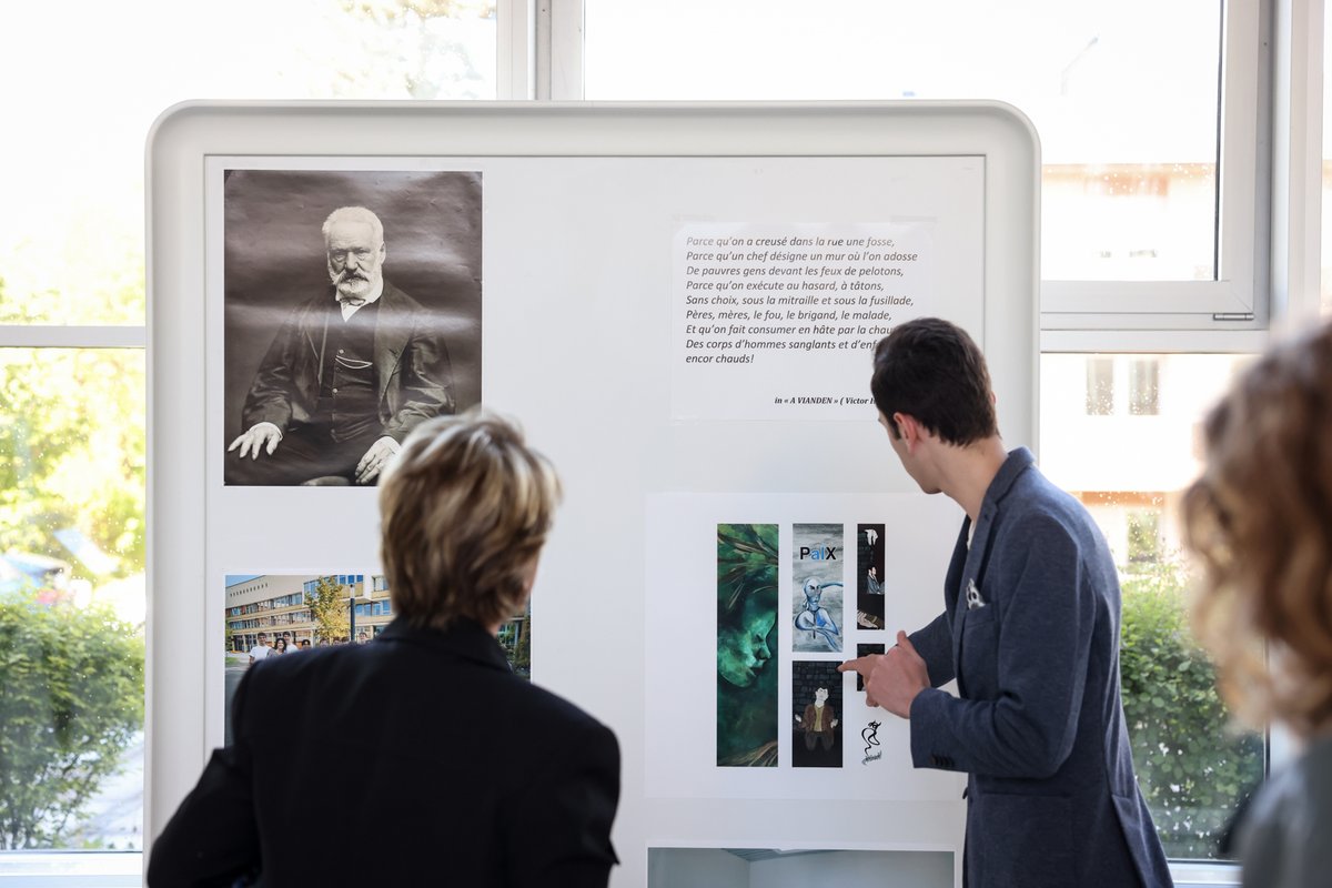 ♀️ S.A.R. la Grande-Duchesse a été conviée, ce mercredi, par les jeunes de 4e & de 3e de l’Athénée de Luxembourg - dans le cadre du projet pédagogique 'Développement @UNESCO' - pour les sensibiliser aux cruautés & aux sévices infligés aux femmes en temps de guerre. ©MGD/S.Margue