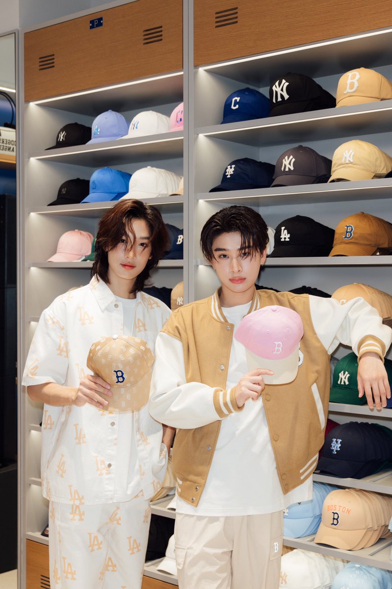 Blackcatupdate's tweet photo. “เน็กซ์-ไทย” ในงานเปิดตัว MLB K-Concept ที่แรกในไทย! ที่ Siam Square One ชั้น 2✨
#MLBSQ1withBUS
#NEXnattakit #THAIchayanon
#BUSbecauseofyouishine
#MLBcrewth
#MLBNewStoreOpening
#MLBSiamSquareOne https://t.co/J3TPFYCELp