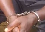 Police ekutte abasirikale baayo 3 abagambibwa okwekobaana babbe emmundu ya police cbsfm.ug/police-ekutte-…