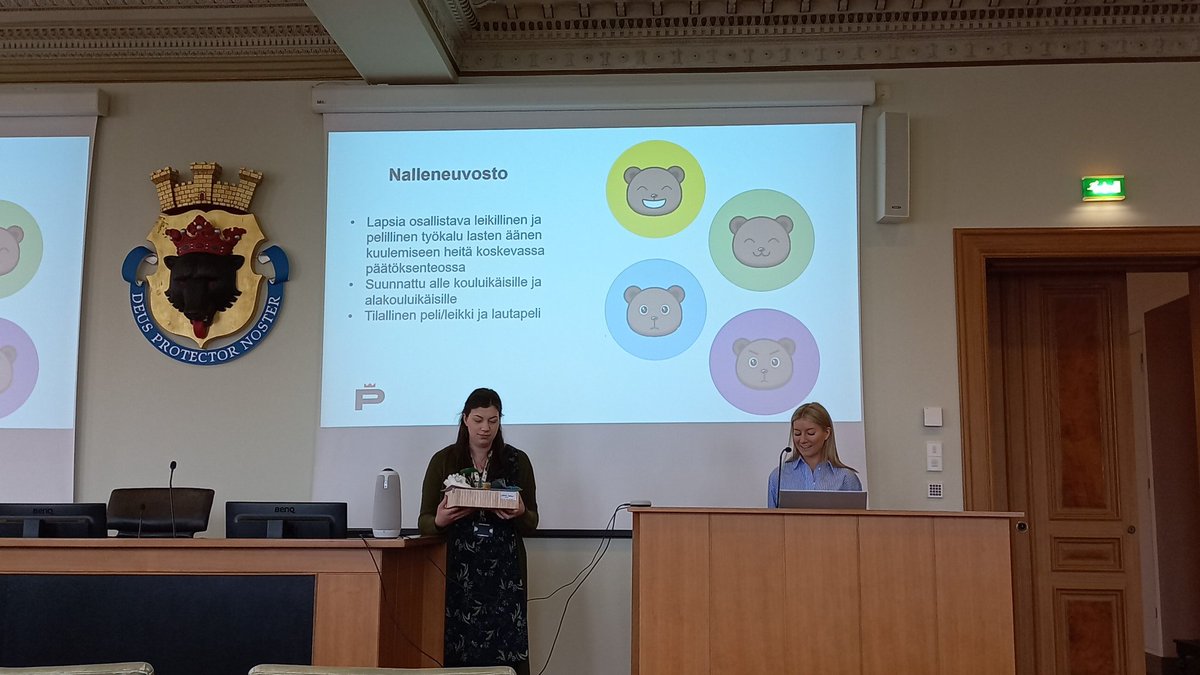 PirjoNikula's tweet photo. Hurmaava leikillinen ja pelillinen osallisuusmuoto alle kouluikäisille ja alakouluikäisille lapsille @Porikaupunki 'ssa. Nalleneuvosto😍. Tästä kannattaa ottaa oppia❤️ #hyte #tervekunta https://t.co/fAu0tq3M71