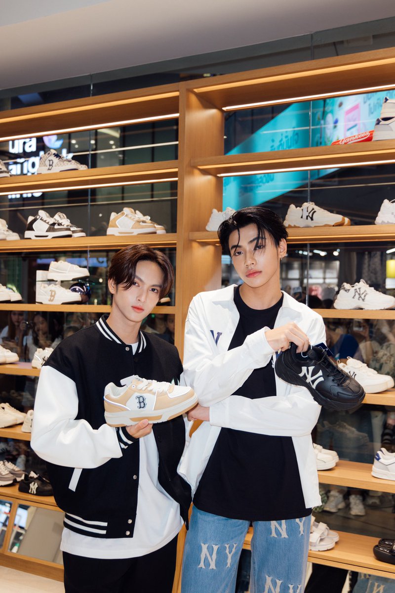 Blackcatupdate's tweet photo. “คอปเปอร์-ภีม” ในงานเปิดตัว MLB K-Concept ที่แรกในไทย! ที่ Siam Square One ชั้น 2✨
#MLBSQ1withBUS
#COPPERdechawat #PEEMWASU
#BUSbecauseofyouishine
#MLBcrewth
#MLBNewStoreOpening
#MLBSiamSquareOne https://t.co/dm0uZWC357