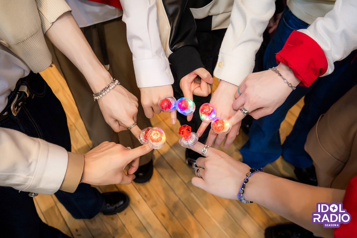 idolradiokorea's tweet photo. [#아이돌라디오4 앨범 240424]

📸EP#19 땅🌎불🔥바람🌪을 모으면 보이넥스트도어🚪

✨웃가락과 금쪽이가 모이면?✨

@IST_THEBOYZ @WE_THE_BOYZ @BOYNEXTDOOR_KOZ @BOYNEXTDOOR_twt

#MBC #IDOLRADIO #아이돌라디오 #아돌라 #THEBOYZ #더보이즈 #선우 #BOYNEXTDOOR #보이넥스트도어 https://t.co/Q3om7dVbNN