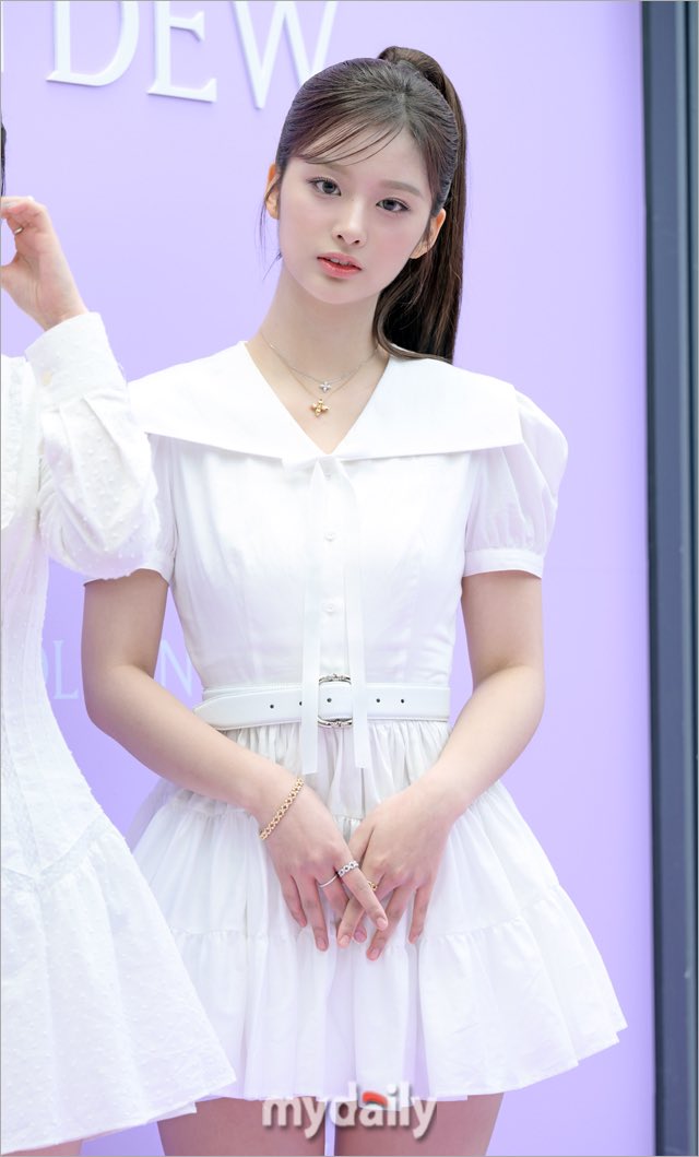 난아직도설윤이가인형이아니라는사실을이해하지못함