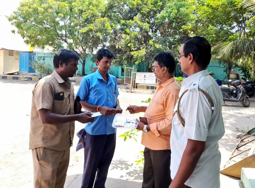 We at #MTCChennai keeping our crews cool and hydrated!

#MTC Chennai has distributed ORS (Oral Rehydration Solution) powder packets across all terminus to ensure our crews stay refreshed during this sweltering heat.
Stay Safe, Stay Hydrated!
#MTC4Chennai | #HydrationStation |