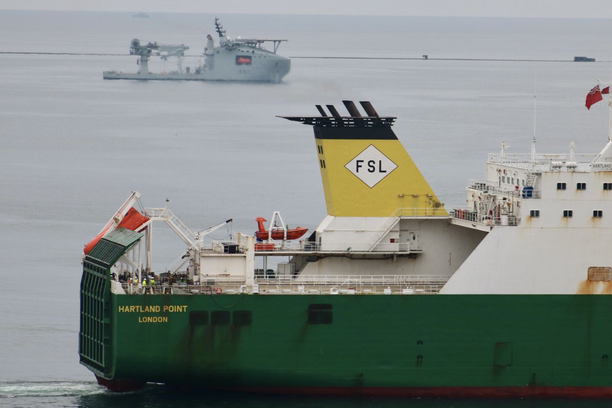Rockhoppas's tweet photo. Early morning visit to Plymouth of the HARTLAND POINT on its way into Devonport. The Ro-Ro Cargo Ship is a roll-on/roll-off sealift ship. Passing the Dutch warship HNLMS De Ruyter and @RFAProteus at anchor at Breakwater earlier this morning.
https://t.co/pLuXXL8dXG https://t.co/l5krHupx9e